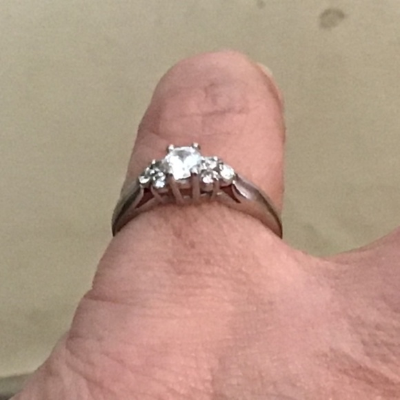 10k White Gold Ring Not Sure If Its Diamond - Picture 9 of 10